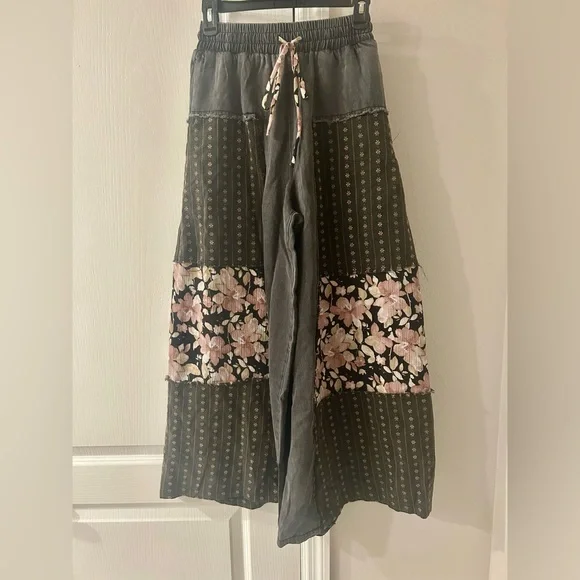 Boho Floral Patchwork Wide Leg Pants Size Small - Picture 3 of 8